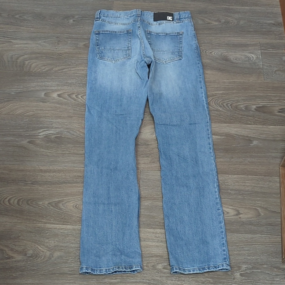 Like New DC Men Light Wash Jeans SS Straight 30/32